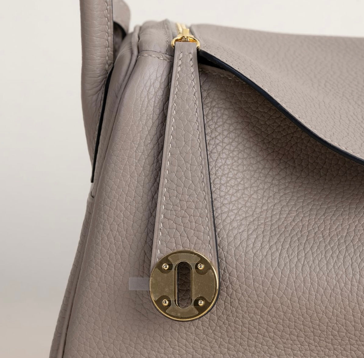 Lindy 26cm Clemence leather 81 Gris tourterelle GHW